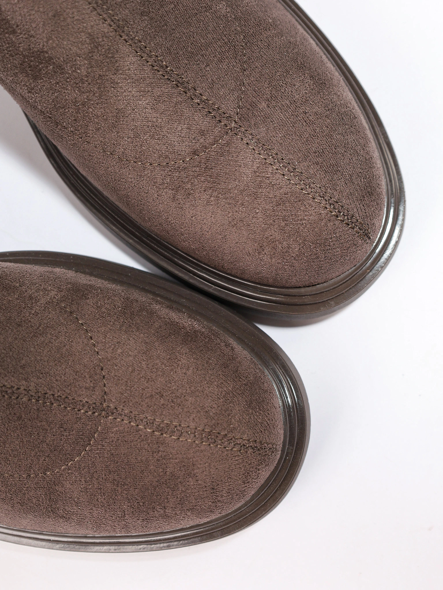 Ботинки серого цвета на низком каблуке